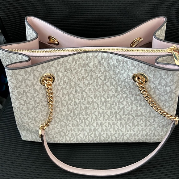 NWOT MICHAEL KORS. Teagan Pebble Leather Large Logo Shoulder bag. - Picture 2 of 5